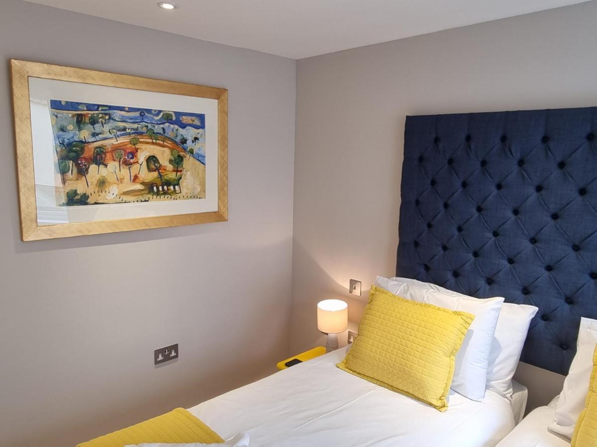 The Danbury, Lower Borough Walls บาธ ภายนอก รูปภาพ